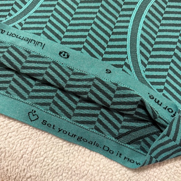 Lululemon Run Swiftly Tech Racerback Tank Top Teal Heathered Blue Tropic Chevron - Picture 14 of 15